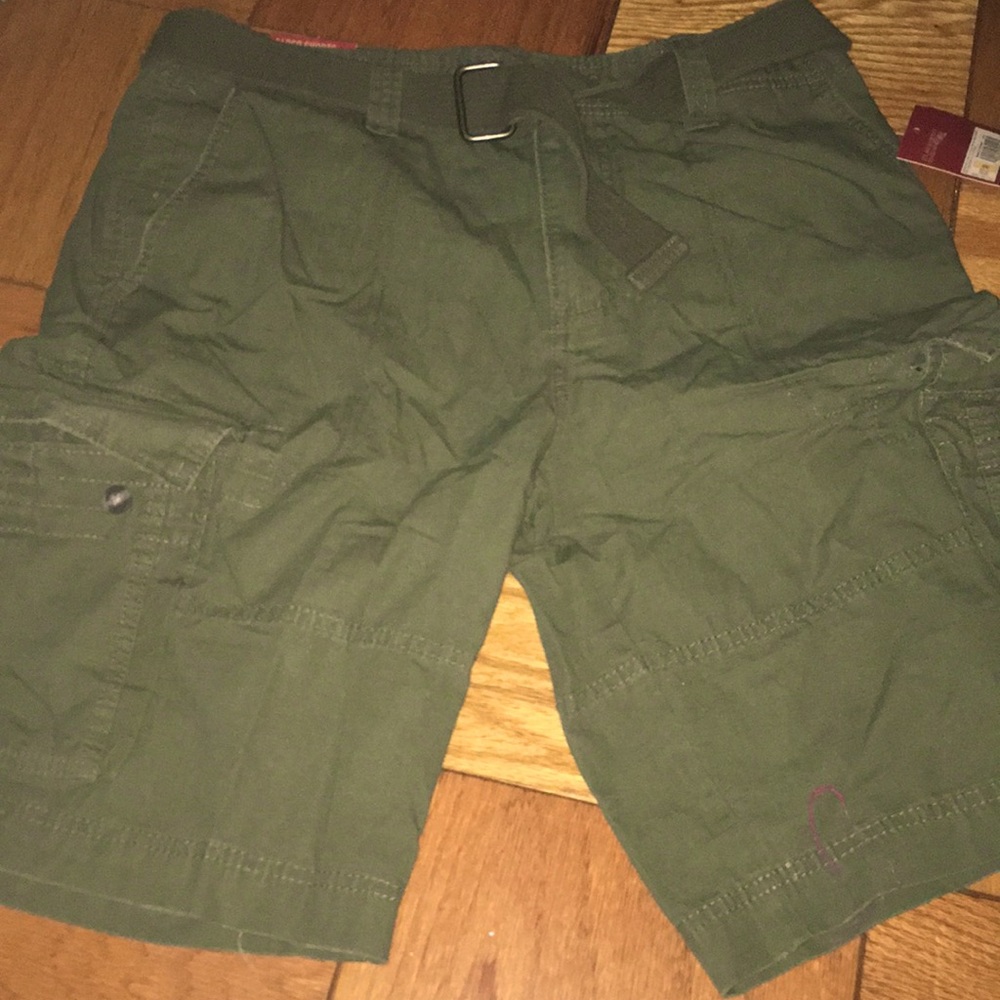 Cargo Shorts in Kelly Green (w/ belt included)